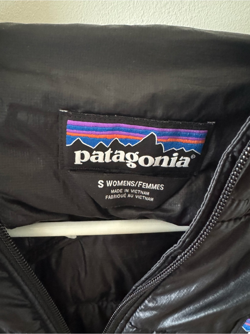 Women’s Patagonia Black Lightweight Down Jacket - Picture 3 of 4